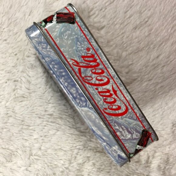 NWOT Coca-Cola 'Chillin' Polar Bear' 1000pc Puzzle in Collectible Tin - Picture 6 of 9